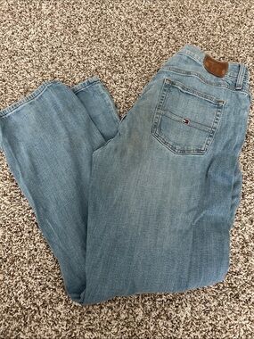 Tommy Hilfiger Light Wash Men's Straight Jeans